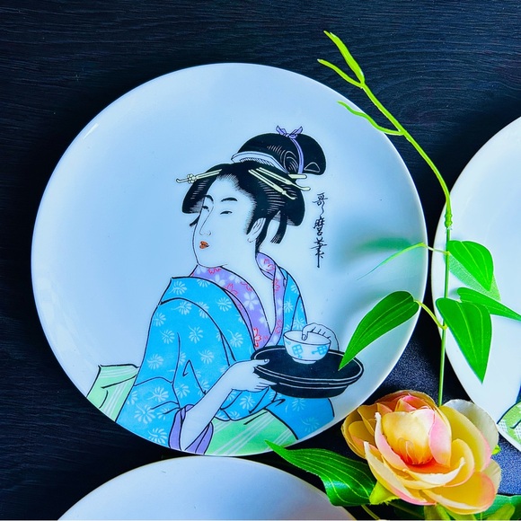 Japanese Geisha Wall Plates Set of 4, Vintage Asian Porcelain Art Collectible - Picture 8 of 11
